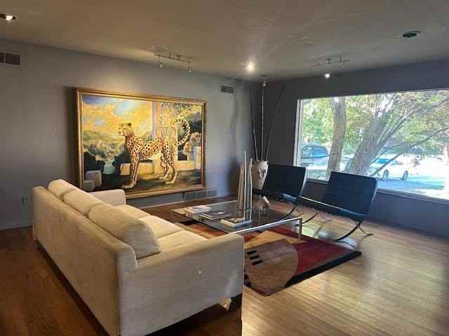 1710 Dorchester Drive - Photo 3 of 27