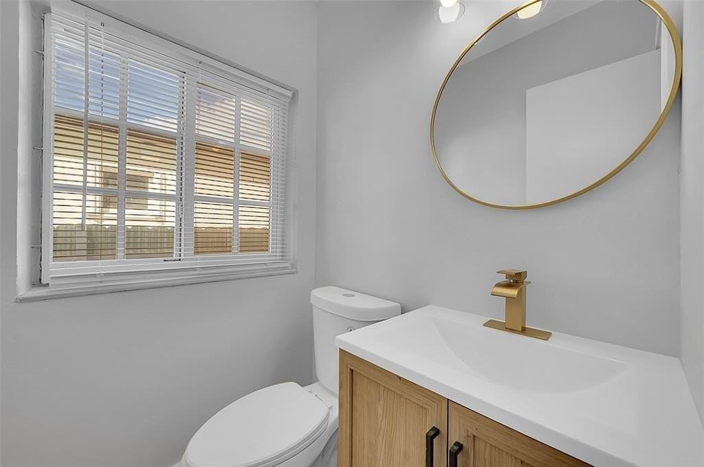 330 Sw 48th Ave - Photo 7 of 16