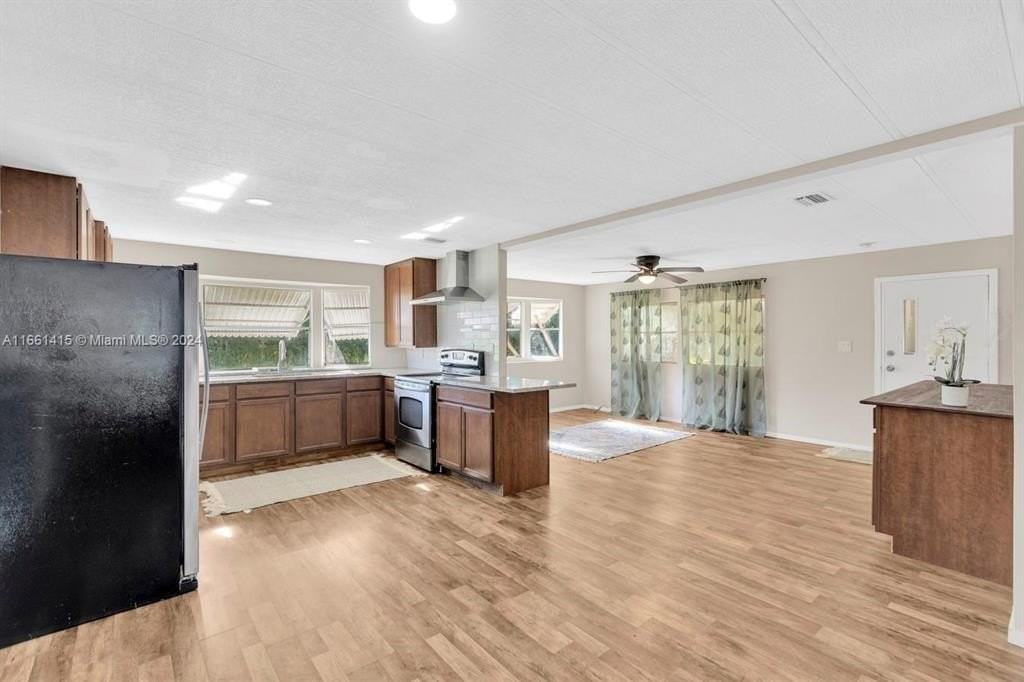 11932 Coral Pl - Photo 2 of 32