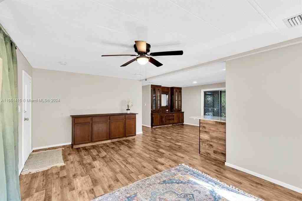 11932 Coral Pl - Photo 5 of 32