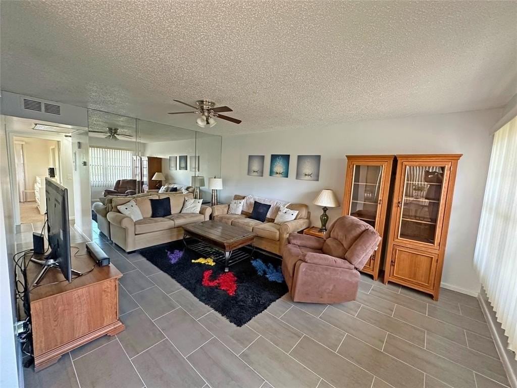 543 Mansfield M - Photo 2 of 32