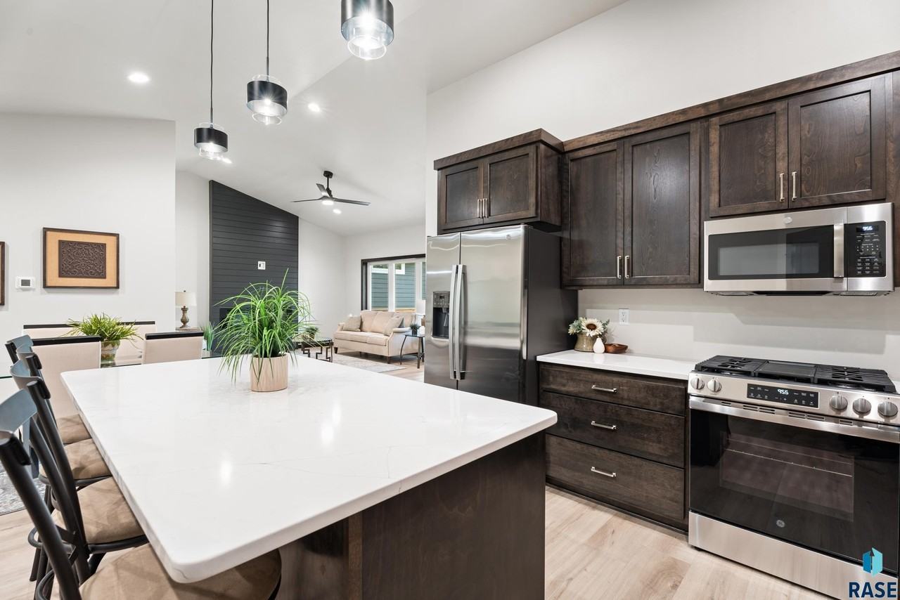 1107 South Foss Avenue - Photo 5 of 48