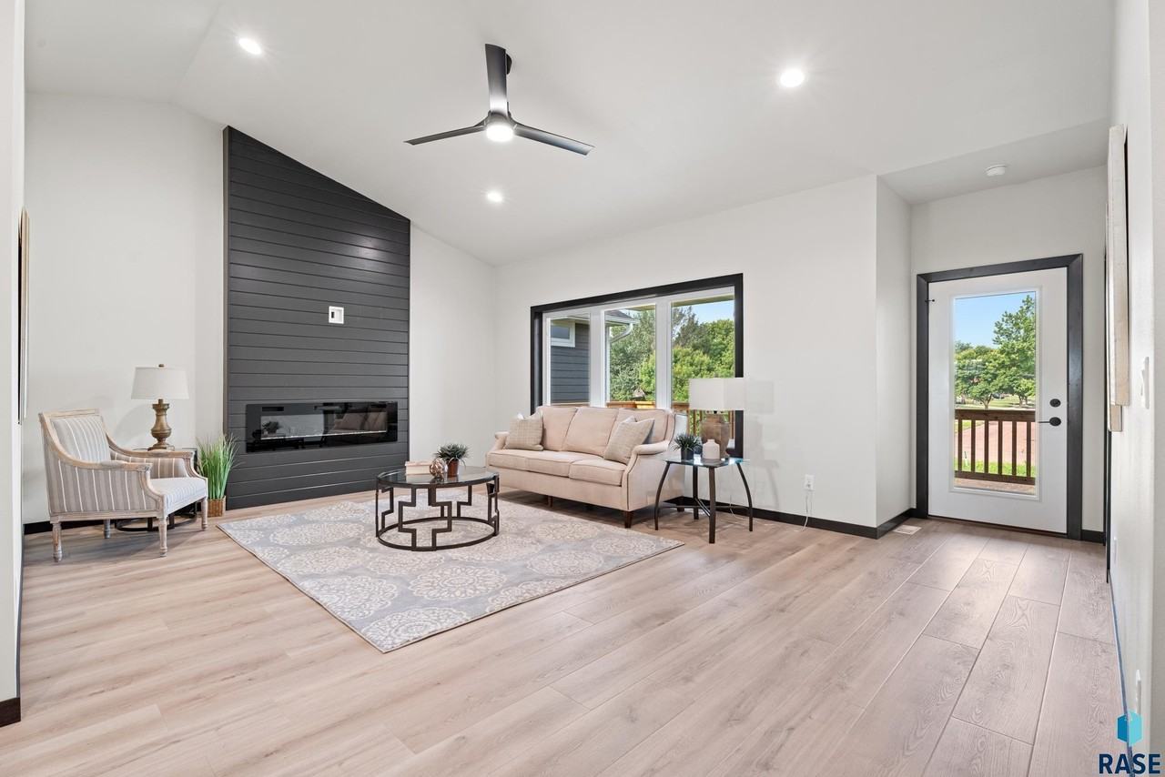 1107 South Foss Avenue - Photo 7 of 48