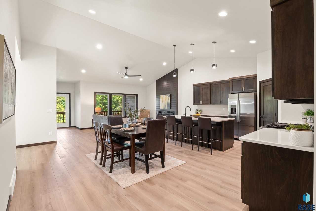 1113 South Foss Avenue - Photo 3 of 50