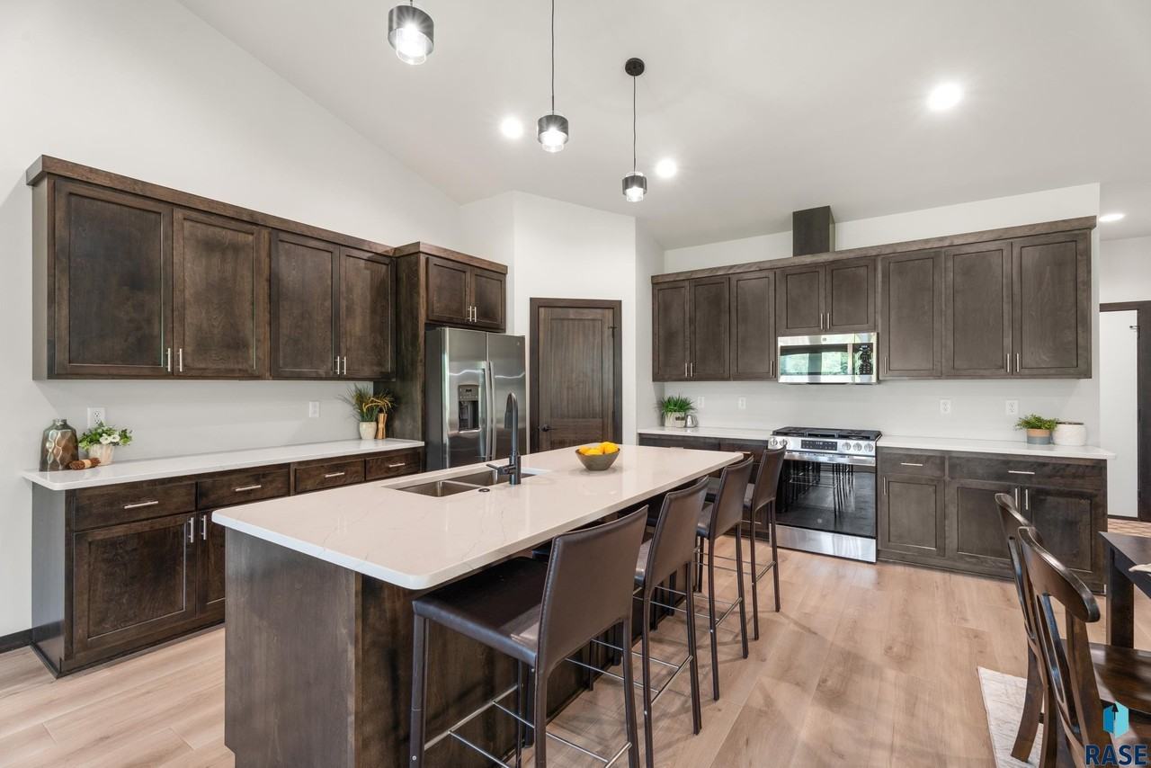 1113 South Foss Avenue - Photo 5 of 50