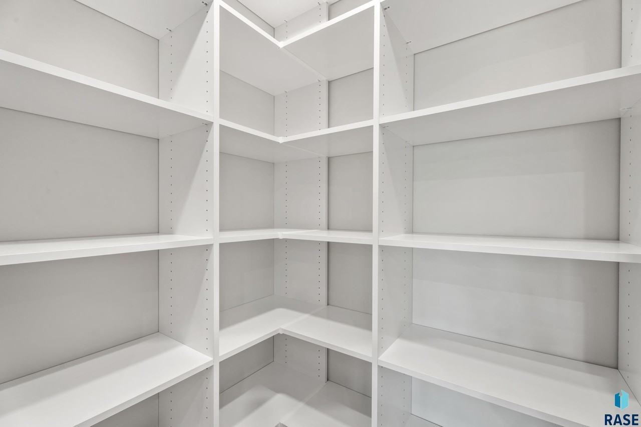 1113 South Foss Avenue - Photo 6 of 50