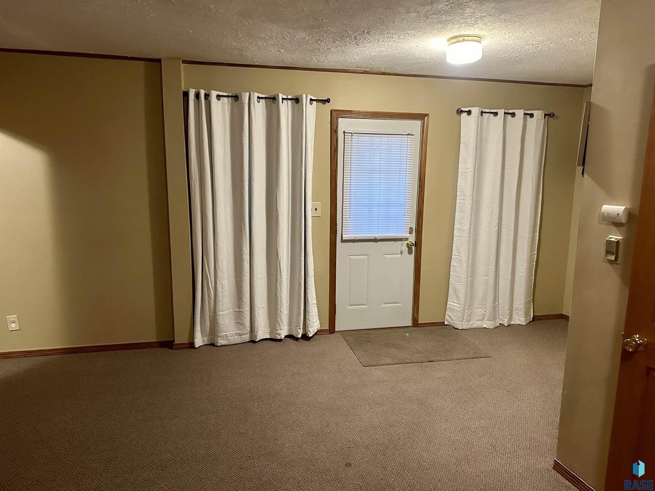 820 North Cedar Street - Photo 4 of 25