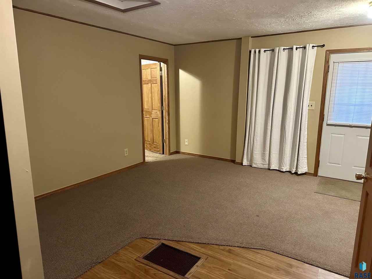 820 North Cedar Street - Photo 5 of 25