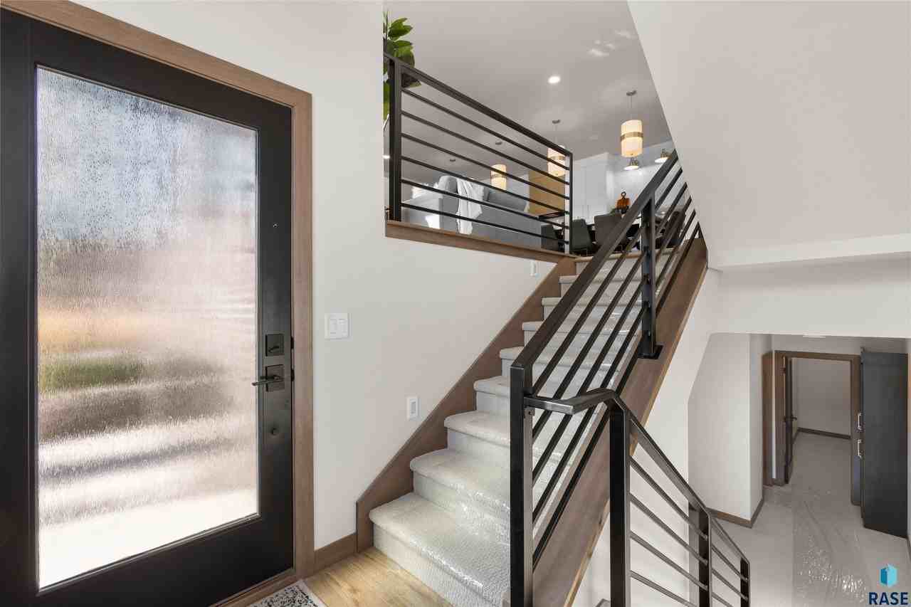 2807 S Terry Ave - Photo 2 of 31