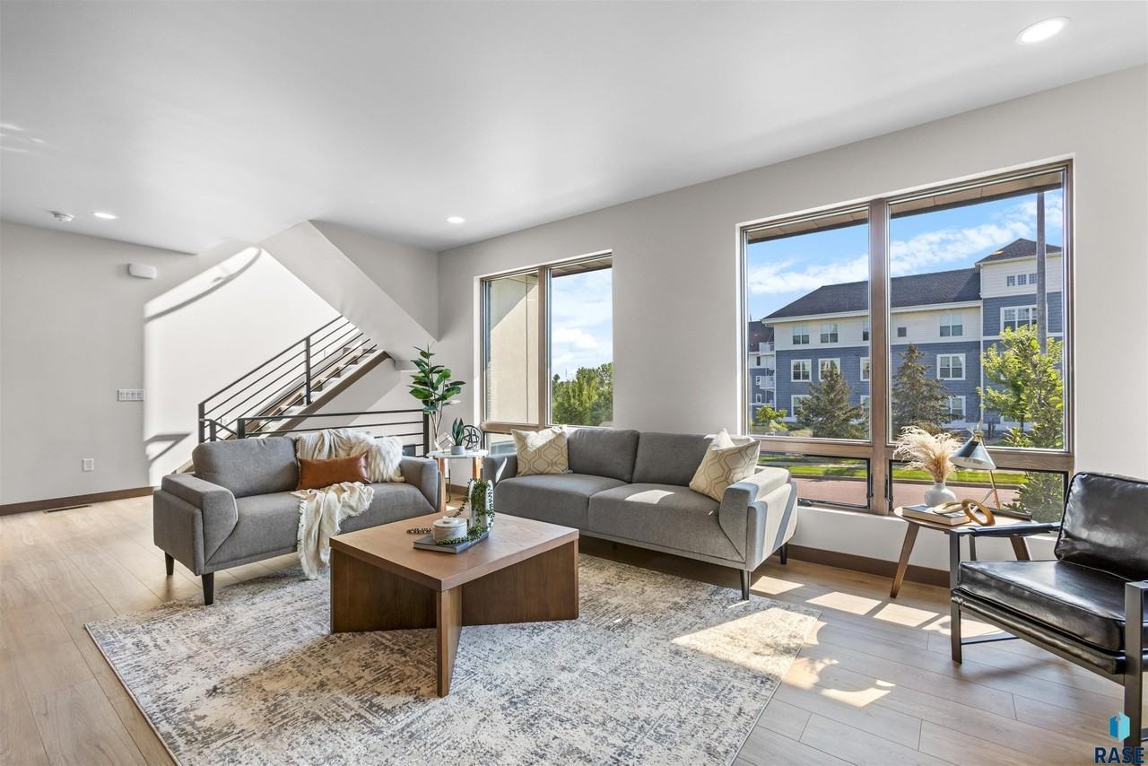 2807 S Terry Ave - Photo 4 of 31