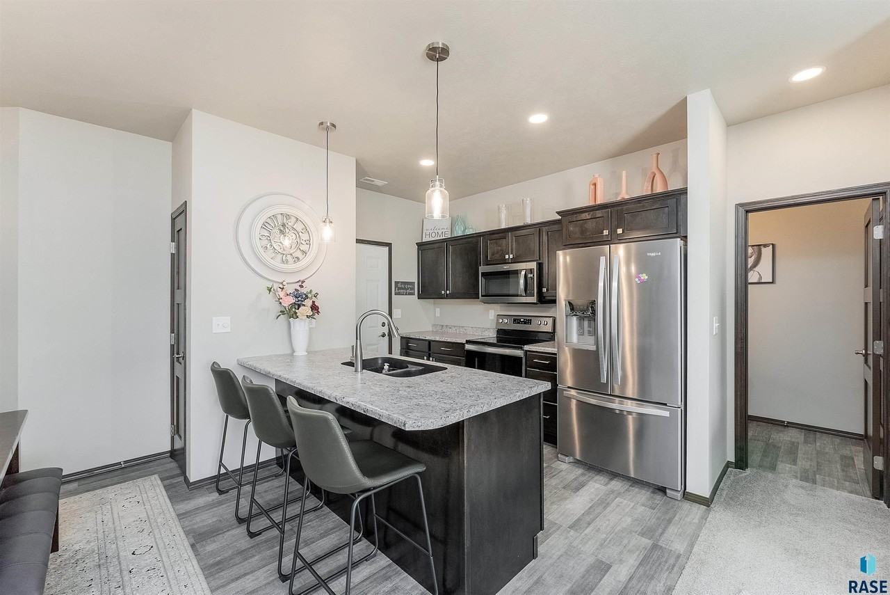 6901 W Gresford Pl - Photo 3 of 14