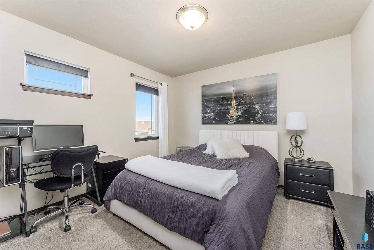 6901 W Gresford Pl - Photo 6 of 14