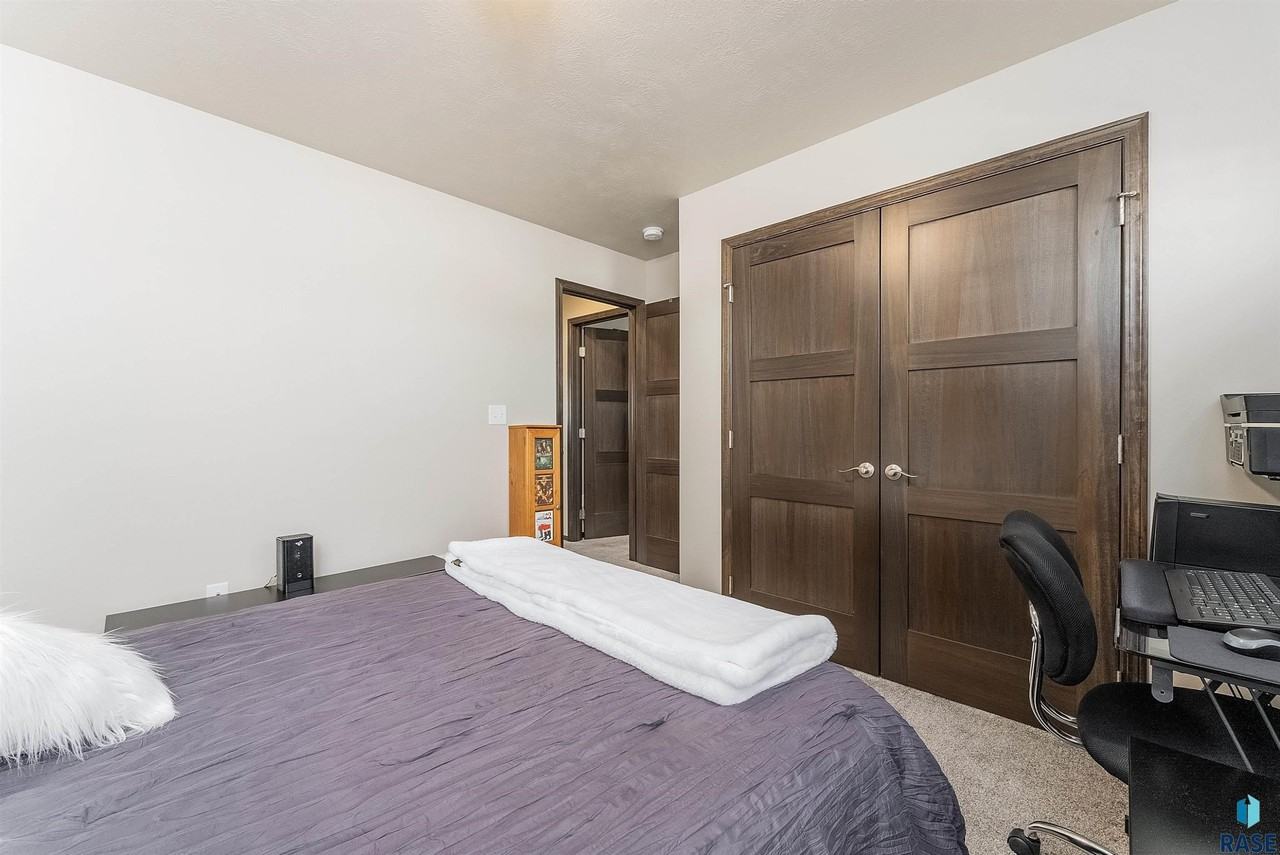 6901 W Gresford Pl - Photo 7 of 14