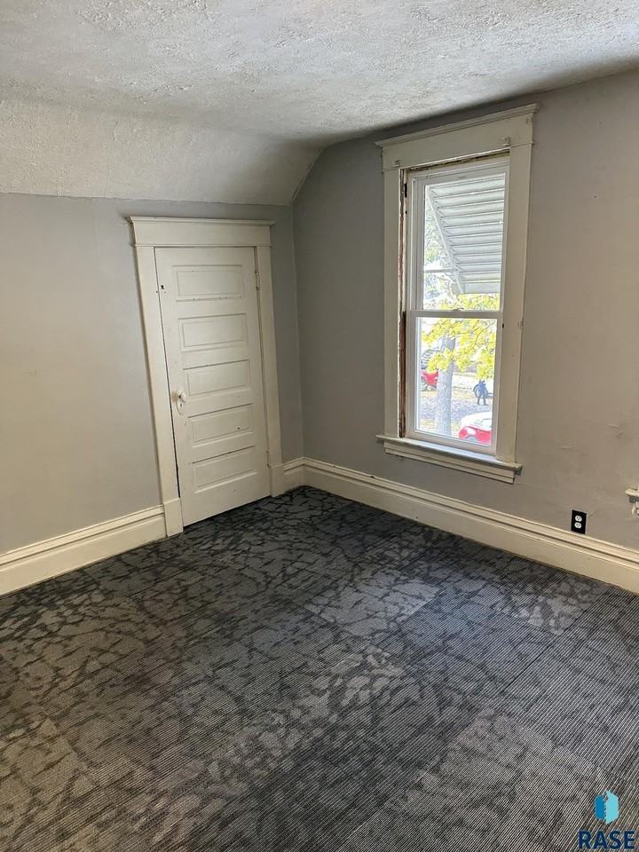 714 South 1st Avenue #B - Photo 3 of 6