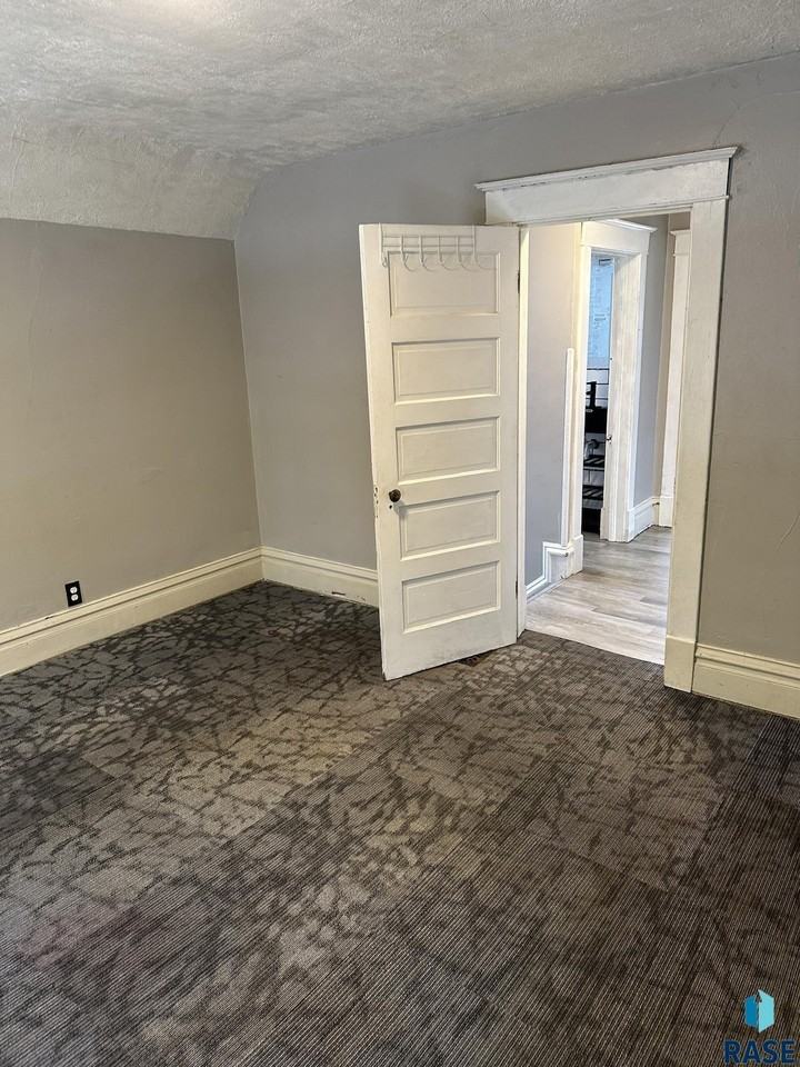 714 South 1st Avenue #B - Photo 6 of 6