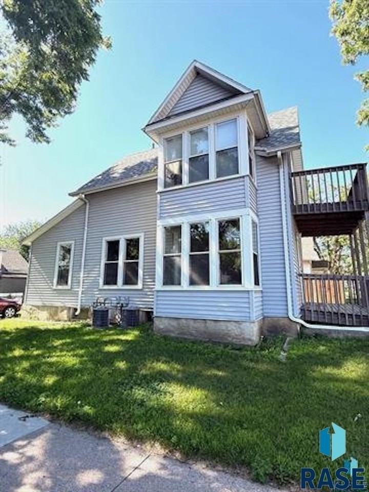 425 South Prairie Avenue - Photo 2 of 12