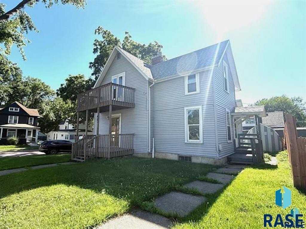 425 South Prairie Avenue - Photo 3 of 12