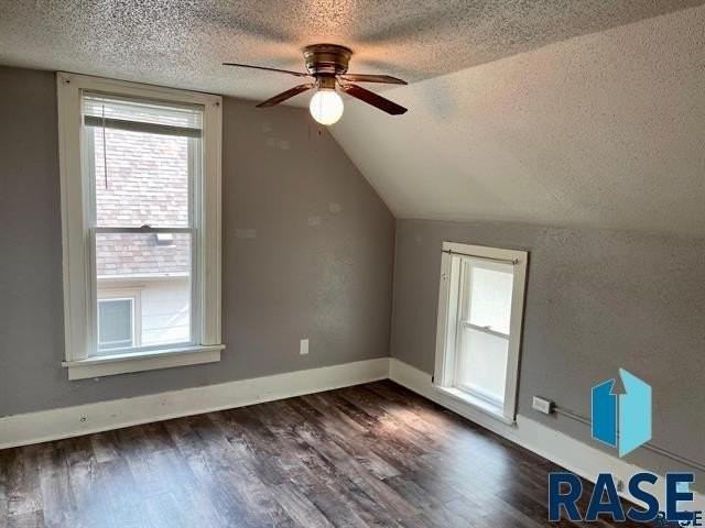 425 South Prairie Avenue - Photo 7 of 12