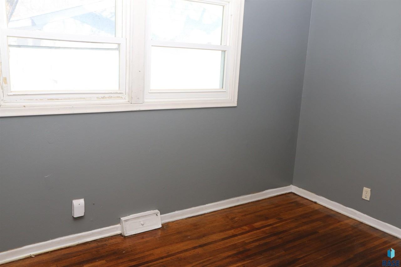 3008 E 15th St - Photo 7 of 18