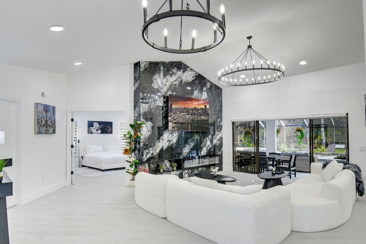 13302 Doubletree Cir - Photo 3 of 50