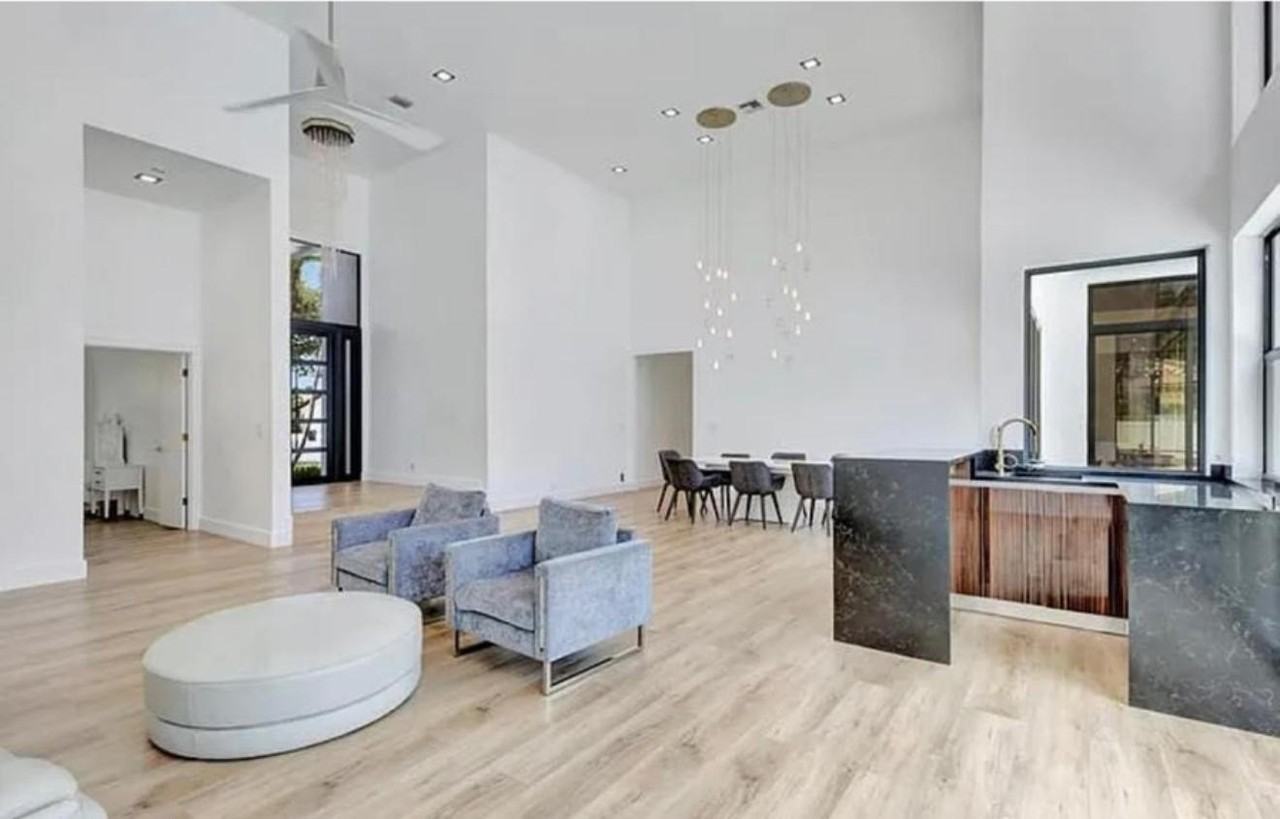 2299 Nw 55th St - Photo 5 of 47