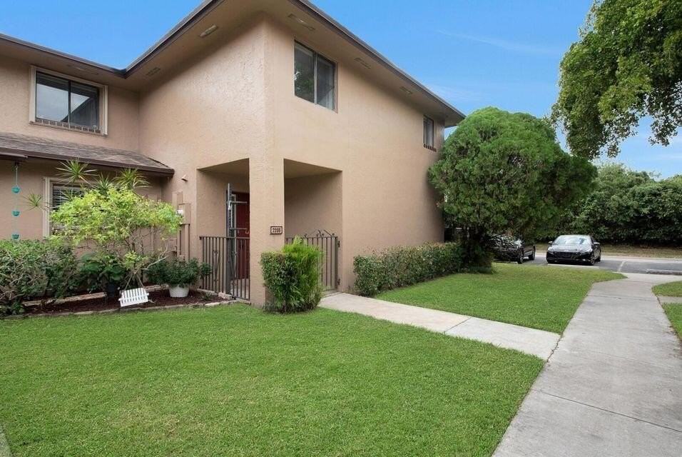 2206 Northwest 39th Avenue