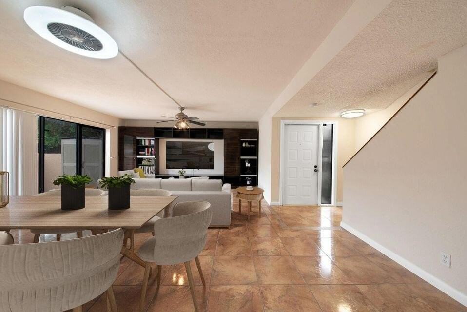 2206 Nw 39th Ave - Photo 5 of 34