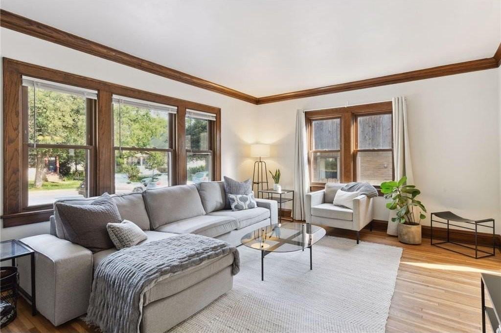 953 17th Avenue Southeast - Photo 3 of 18