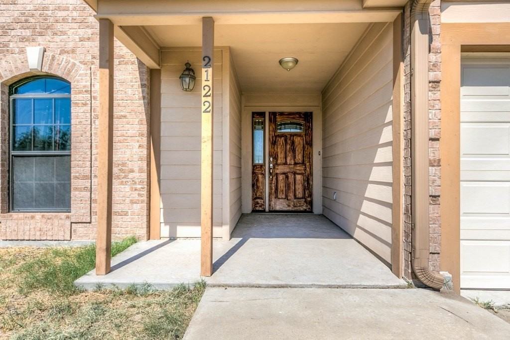 2122 Woodlawn Drive - Photo 3 of 32