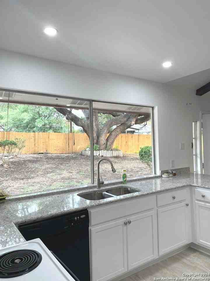 6119 Forest Court - Photo 5 of 24