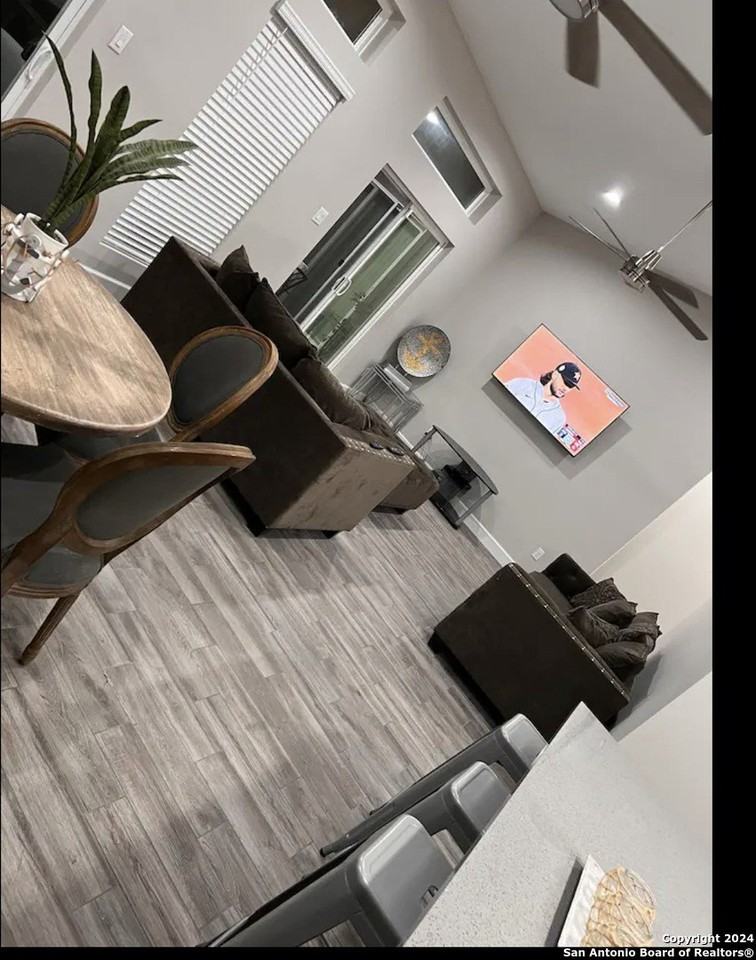 1178 Lakeshore Drive - Photo 5 of 20