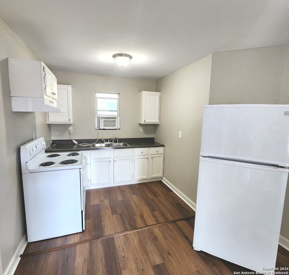 924 West Kings Highway #3 - Photo 2 of 8