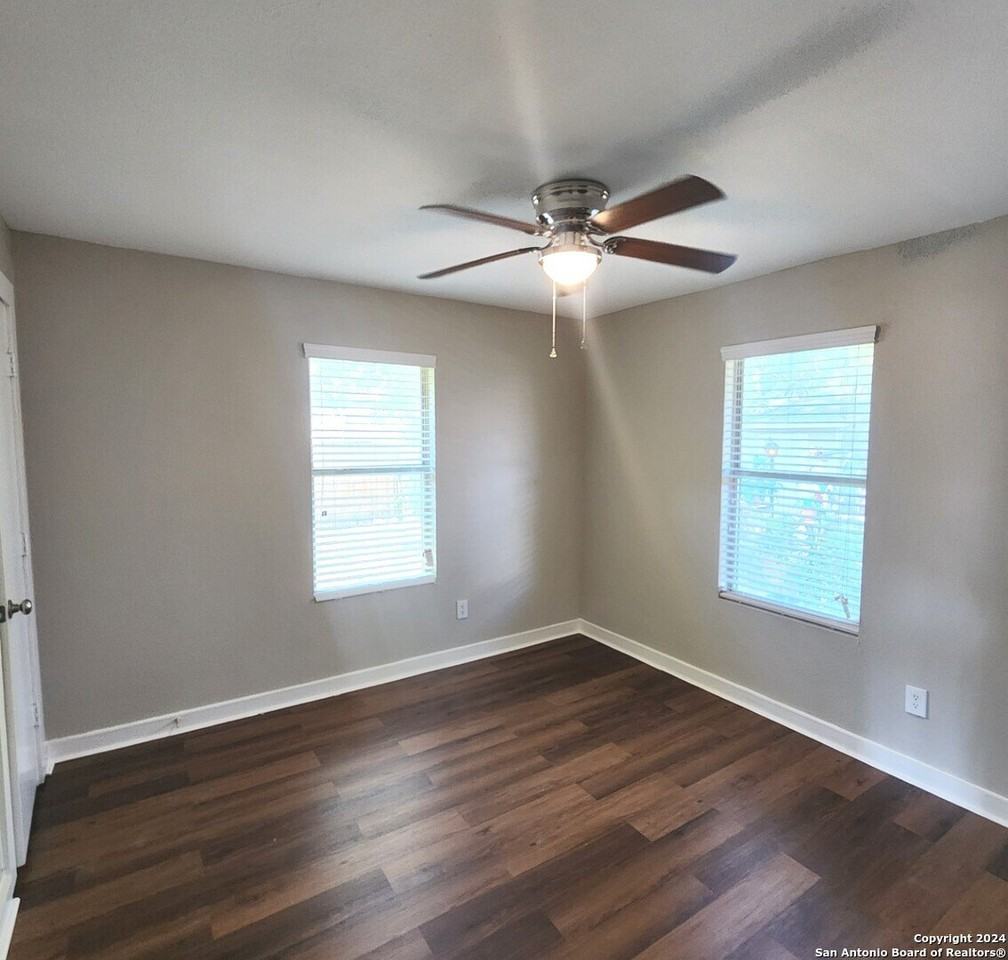 924 West Kings Highway #3 - Photo 3 of 8