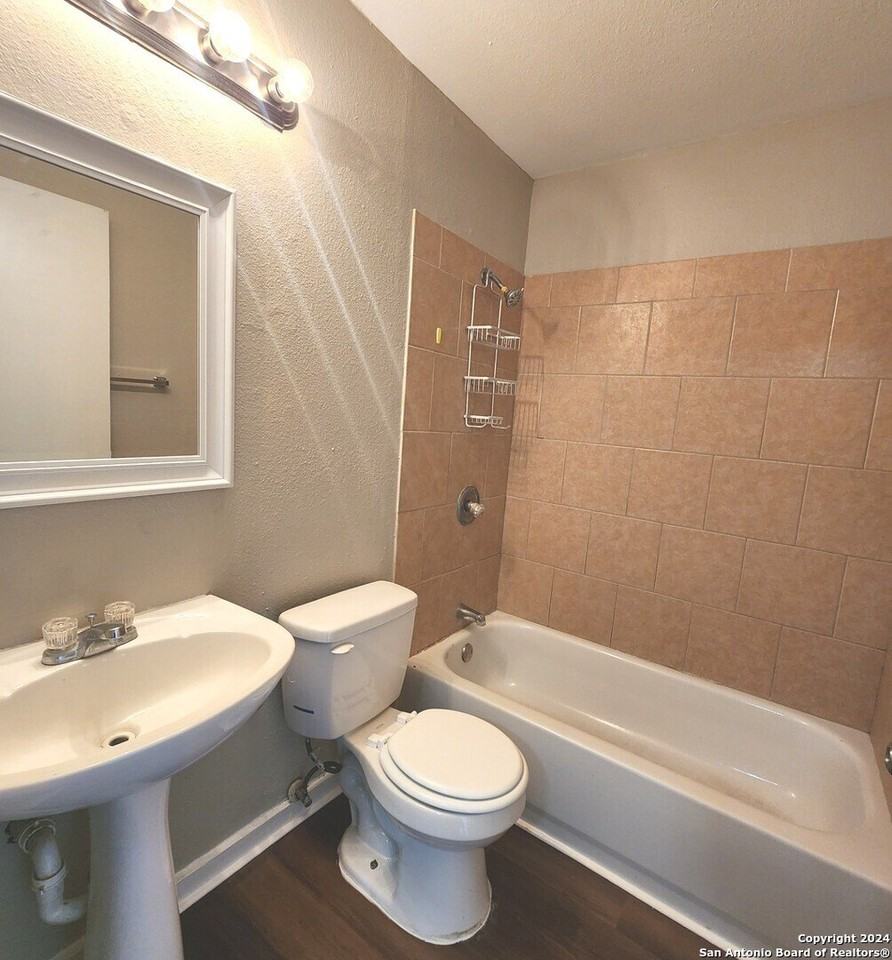 924 West Kings Highway #3 - Photo 5 of 8