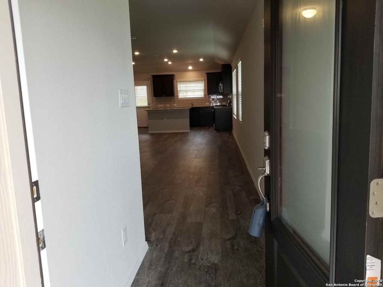 10403 Midsummer Mdw - Photo 4 of 25