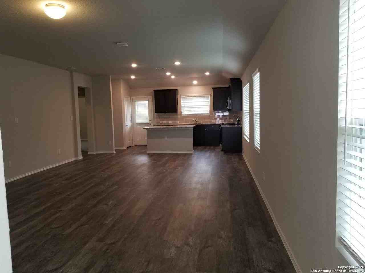 10403 Midsummer Mdw - Photo 5 of 25