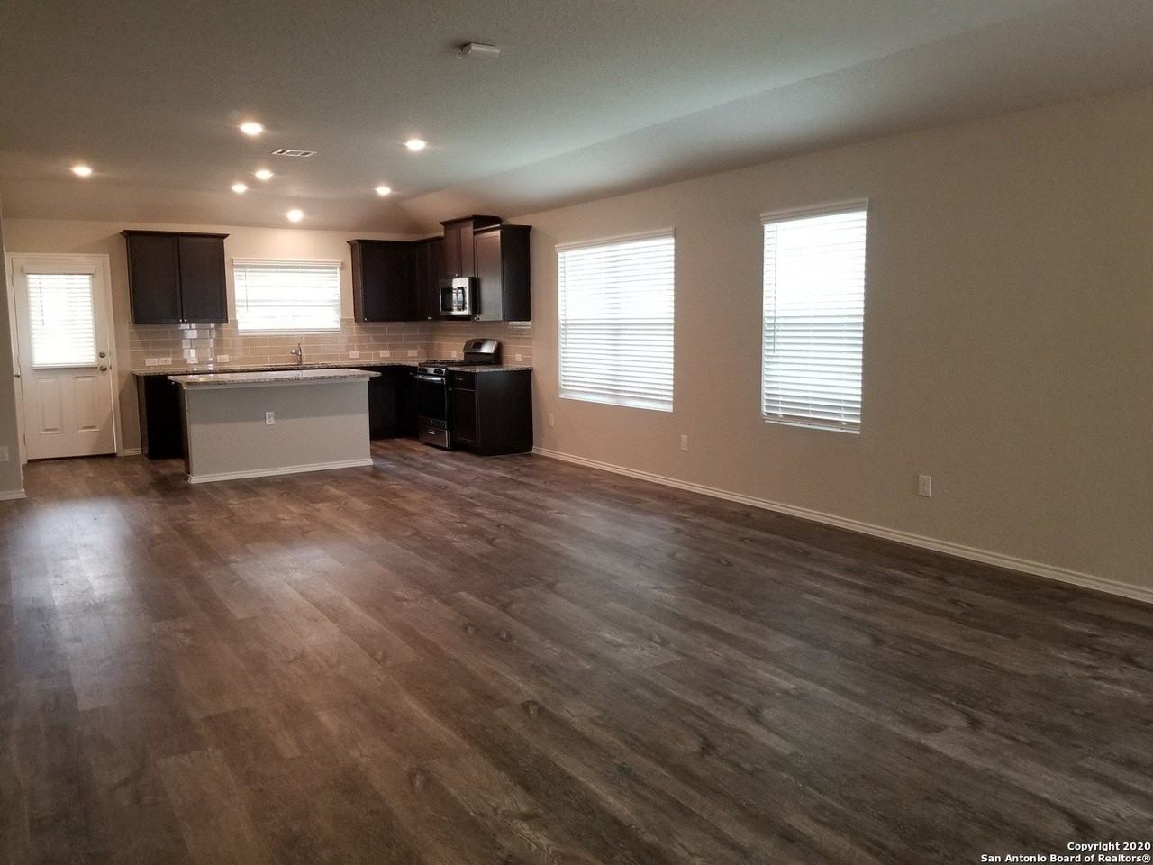 10403 Midsummer Mdw - Photo 7 of 25