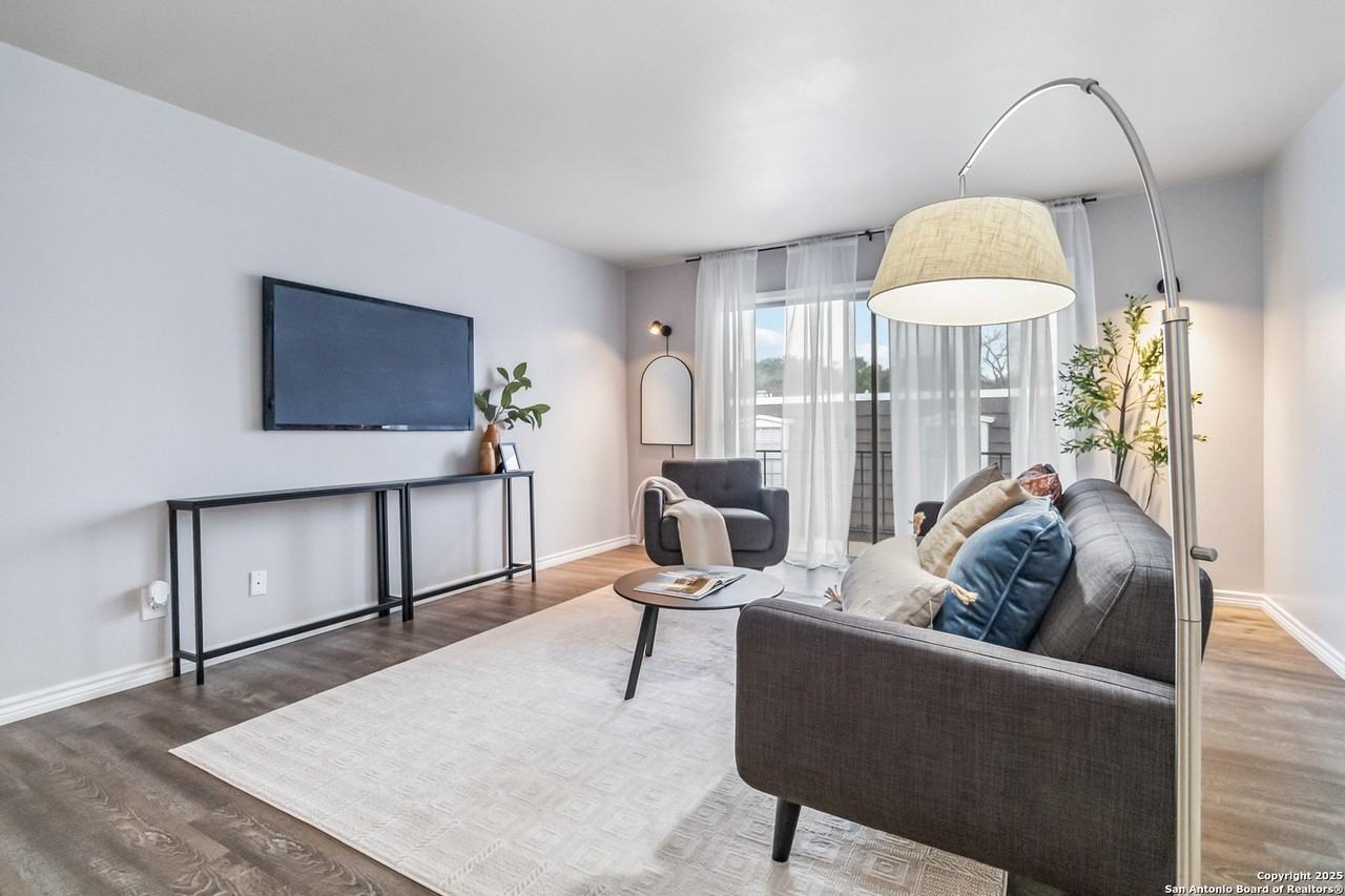 8038 Broadway #225L - Photo 4 of 19