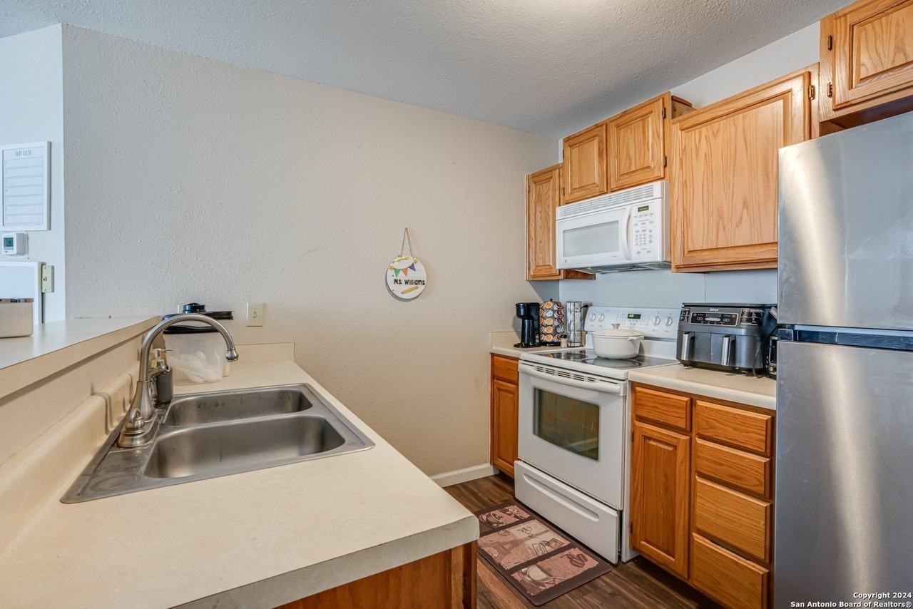 3211 Stoney Grv - Photo 2 of 7