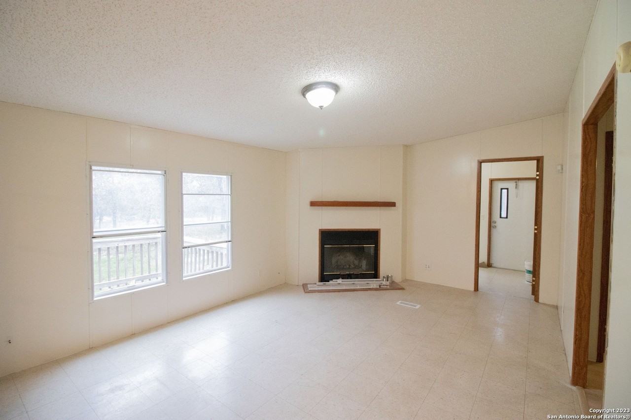 718 Cherry Rdg - Photo 6 of 26