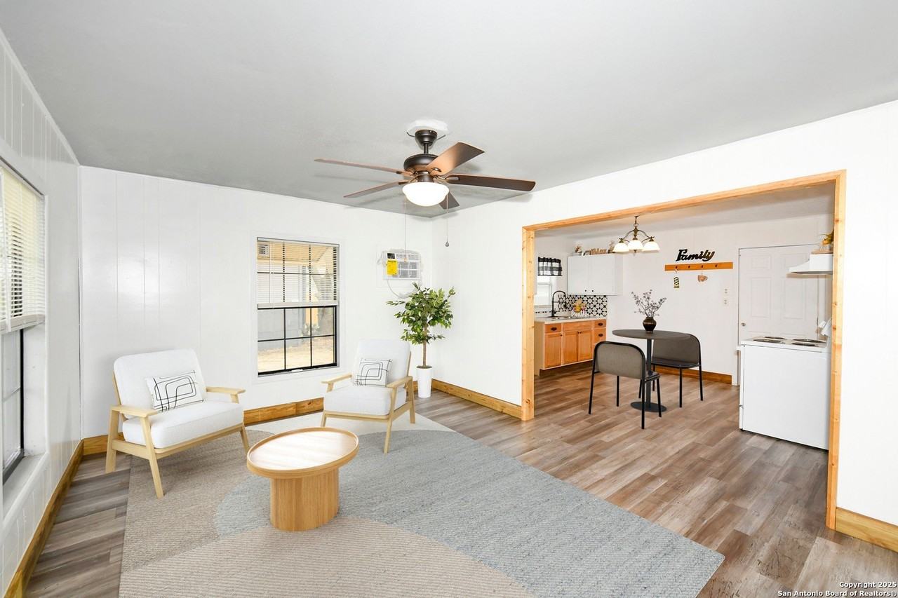 429 Palo Alto Drive - Photo 2 of 15