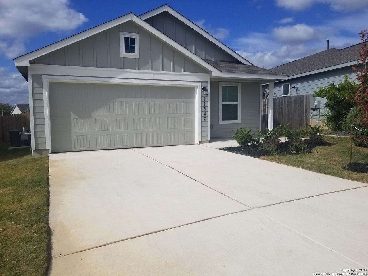 11327 Babcock Xing - Photo 2 of 17