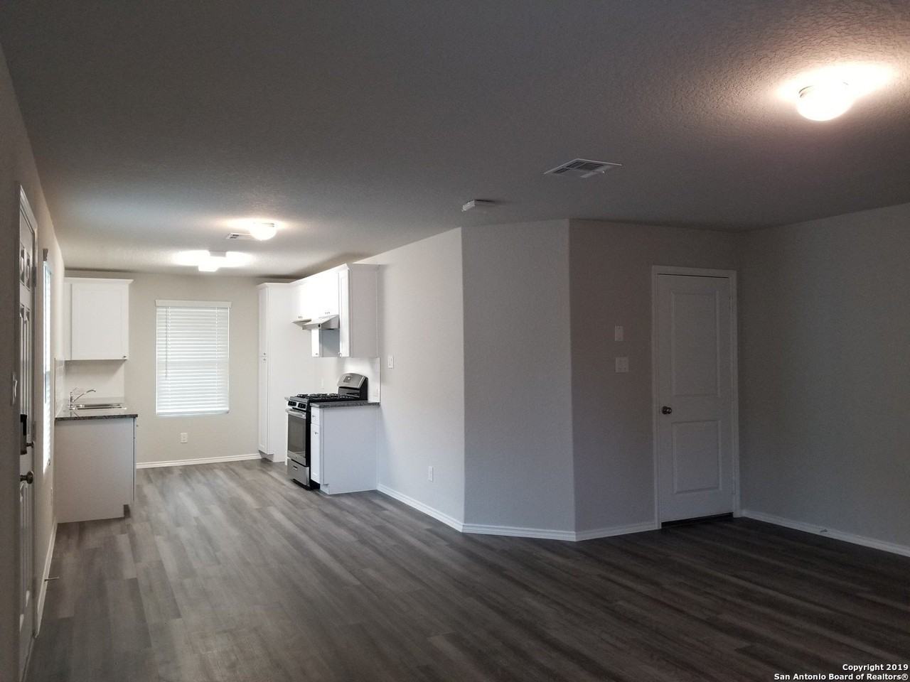 11327 Babcock Xing - Photo 3 of 17