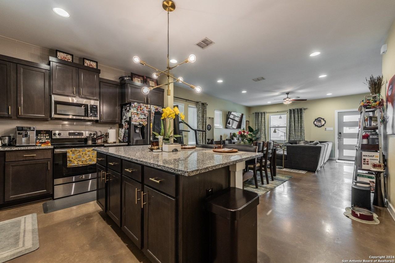 619 Burleson Street - Photo 4 of 21