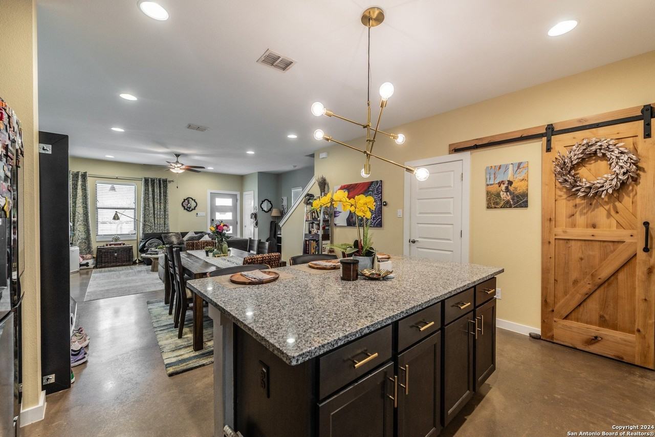 619 Burleson Street - Photo 5 of 21