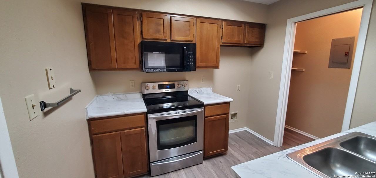 516 Kellys Way - Photo 5 of 17