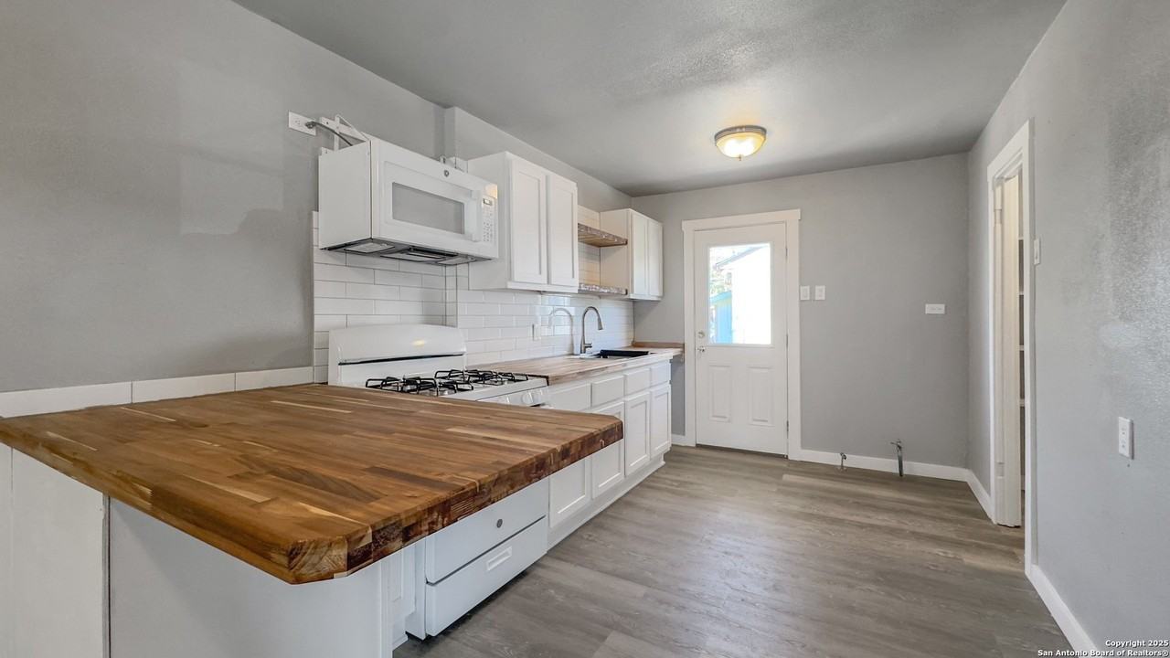 1137 Jennings Avenue - Photo 3 of 22