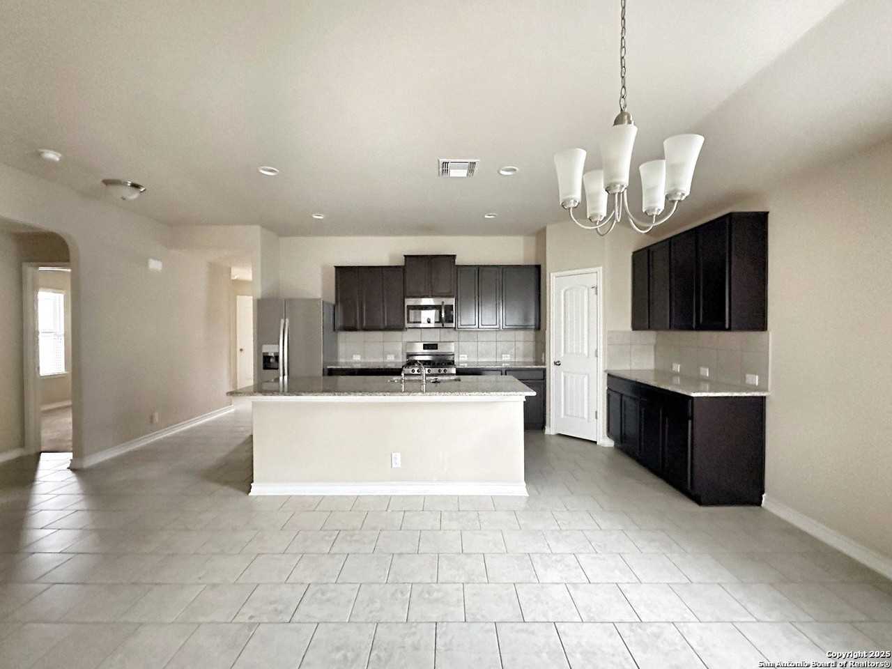 8610 Emerald Sky Dr - Photo 5 of 6