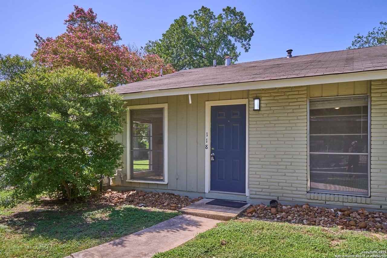 118 San Angelo Boulevard - Photo 2 of 29