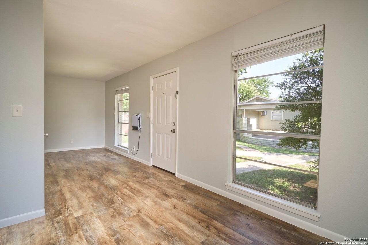 118 San Angelo Boulevard - Photo 7 of 29